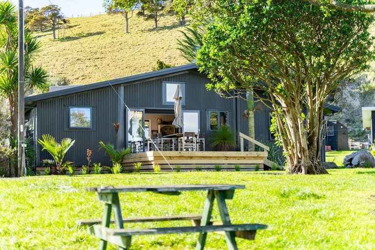 Photo of property in 6 The Strand, Whakapirau, Maungaturoto, 0583