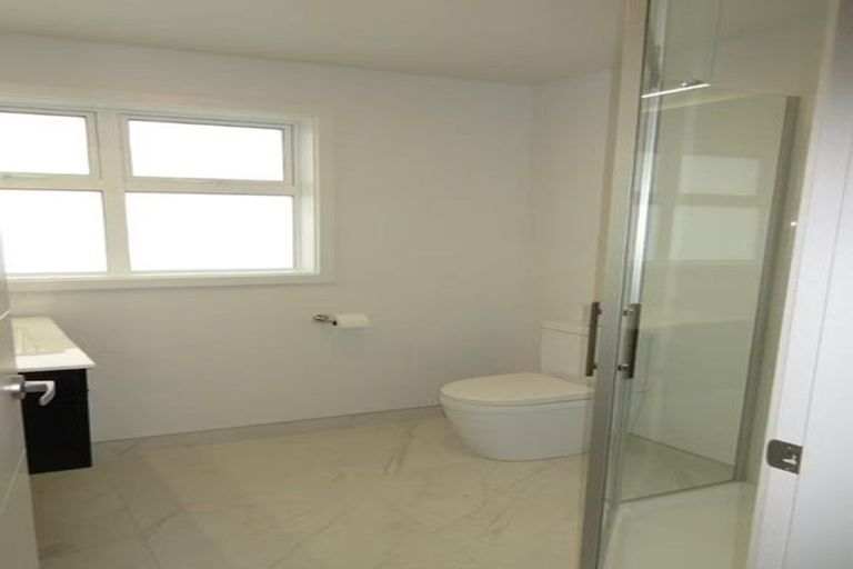 Photo of property in 2 Parekareka Lane, Kenepuru, Porirua, 5022