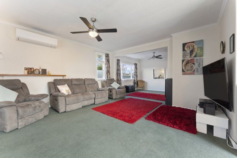 Photo of property in 1 Oriel Place, Levin, 5510