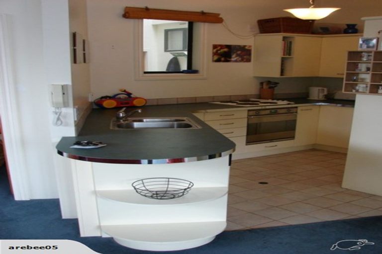 Photo of property in Endeavour Apartments, 13/125u Thorndon Quay, Pipitea, Wellington, 6011