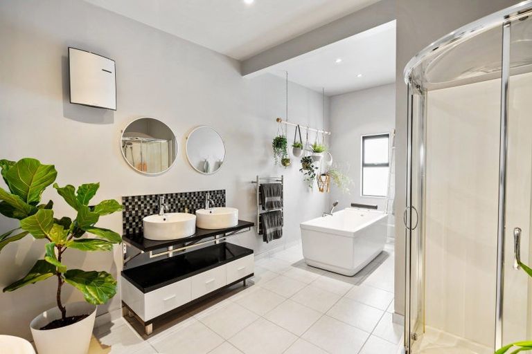 Photo of property in 1 Grey Street, Bay View, Napier, 4104