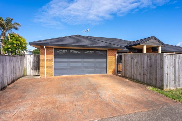 Photo of property in 96 Guildford Drive, Paraparaumu Beach, Paraparaumu, 5032