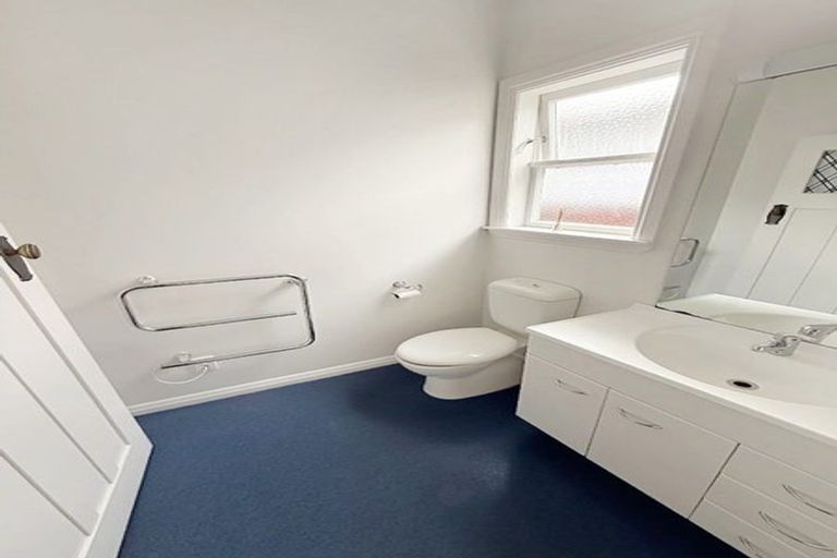 Photo of property in 22 Riddlers Crescent, Petone, Lower Hutt, 5012