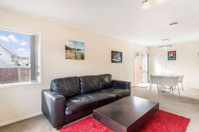 Photo of property in 41 Meadowood Drive, Unsworth Heights, Auckland, 0632