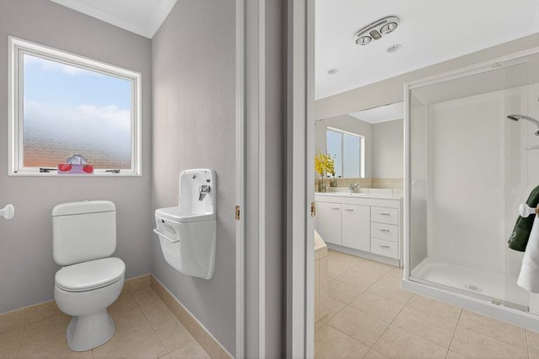 Photo of property in 32 Delmont Close, East Tamaki Heights, Auckland, 2016