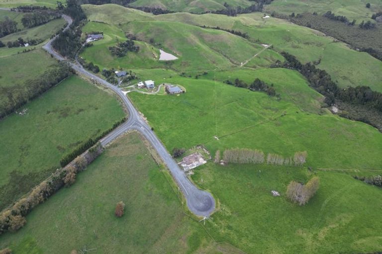 Photo of property in 111 Te Rawhiti Road, Matakohe, 0594