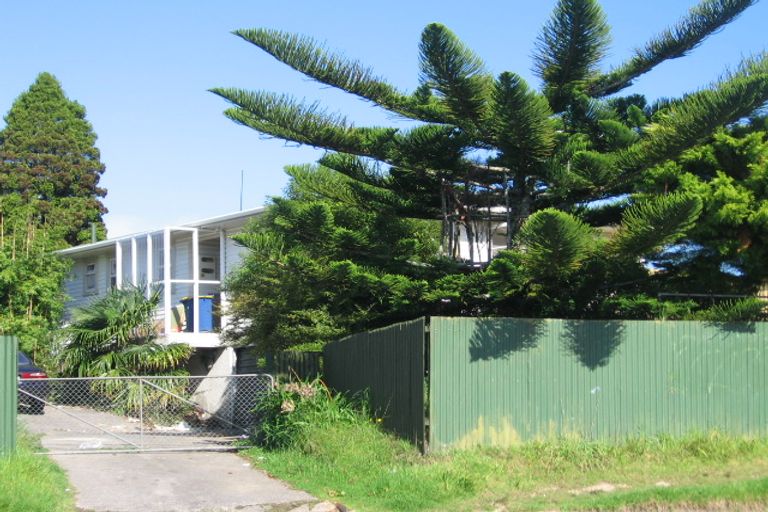 Photo of property in 16 Kaurilands Road, Titirangi, Auckland, 0604