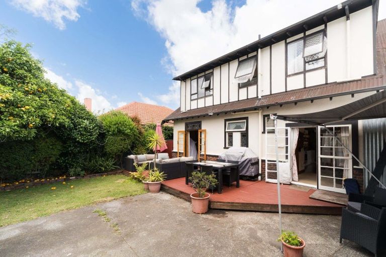 Photo of property in 61 Victoria Avenue, Palmerston North, 4410