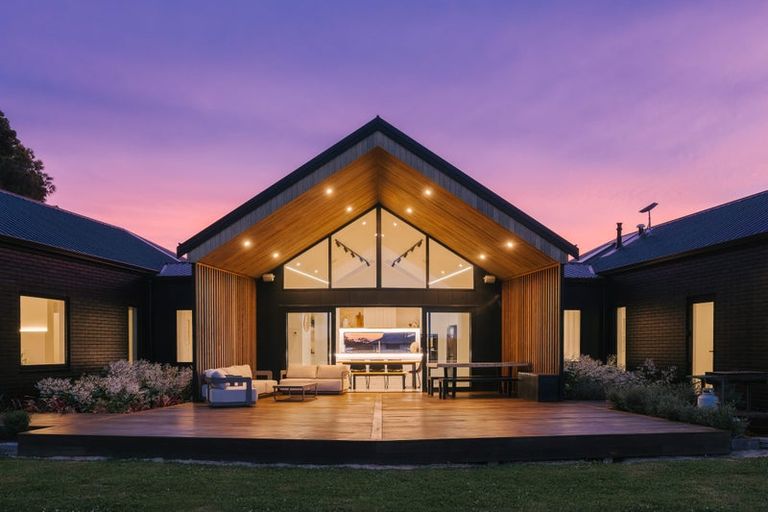 Photo of property in 16 Crown Lane, Rongotea, Palmerston North, 4473