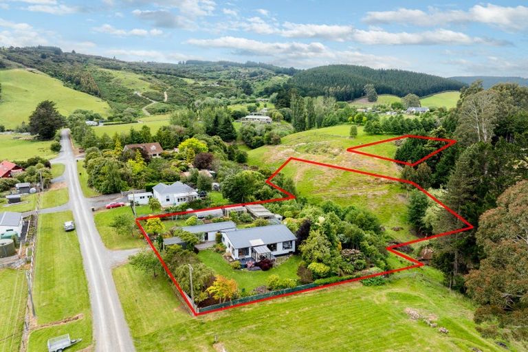Photo of property in 31 Lake View Street, Waihola, Milton, 9073