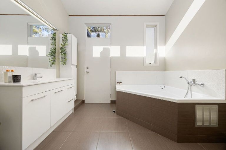 Photo of property in 27 Balfour Crescent, Riverlea, Hamilton, 3216