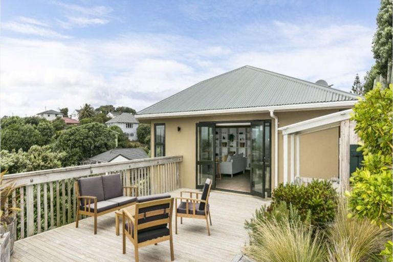 Photo of property in 16 View Road, Titahi Bay, Porirua, 5022
