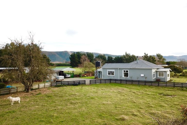Photo of property in 64 Waihao Back Road, Waimate, 7979