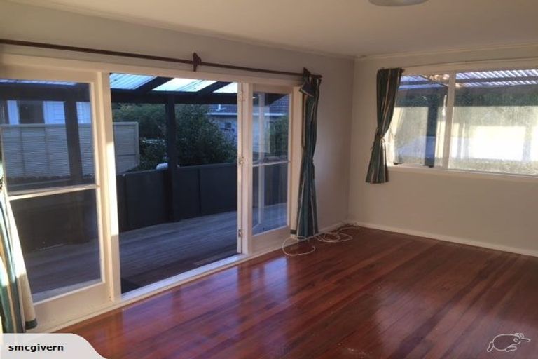 Photo of property in 6 Ozich Avenue, Te Atatu South, Auckland, 0610