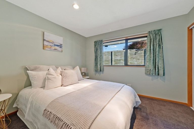 Photo of property in 7 Thicket Close, Redwood, Christchurch, 8051