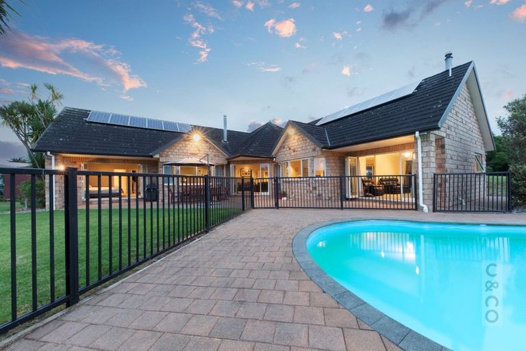 Photo of property in 17 Deacon Road, Riverhead, Kumeu, 0892