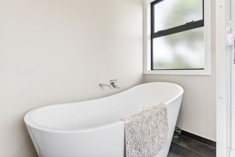 Photo of property in 63 Bridge Street, Coalgate, 7673