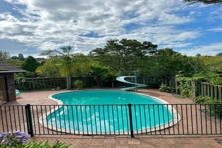 Photo of property in 74 Cheriton Road, Mellons Bay, Auckland, 2014