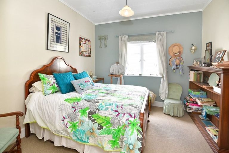 Photo of property in 28 Puriri Street, Helensville, 0800