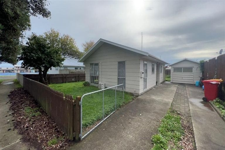 Photo of property in 32 Grenville Street, Levin, 5510