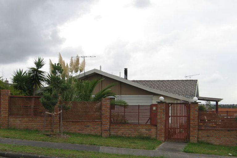 Photo of property in 4 Hassan Drive, Massey, Auckland, 0614