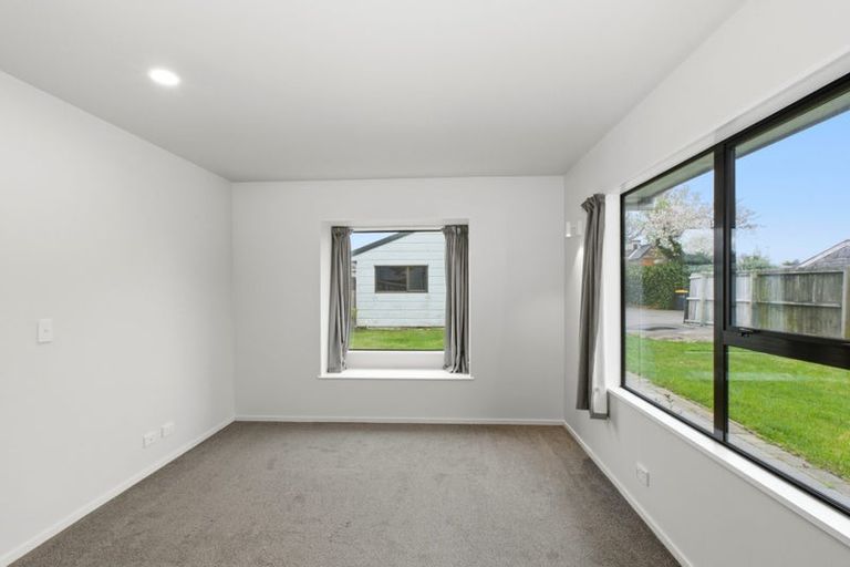 Photo of property in 122 Somerfield Street, Somerfield, Christchurch, 8024