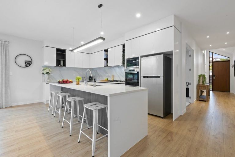 Photo of property in 24 Kahu Close, Orewa, 0931