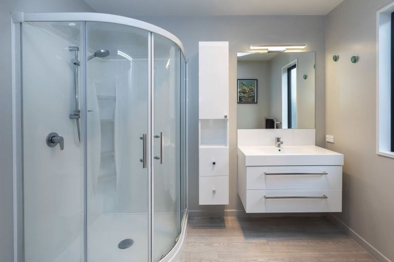 Photo of property in 2 Strone Close, Broomfield, Christchurch, 8042