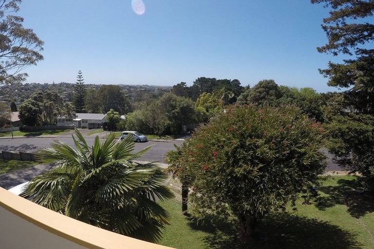 Photo of property in 1 Holt Avenue, Torbay, Auckland, 0630