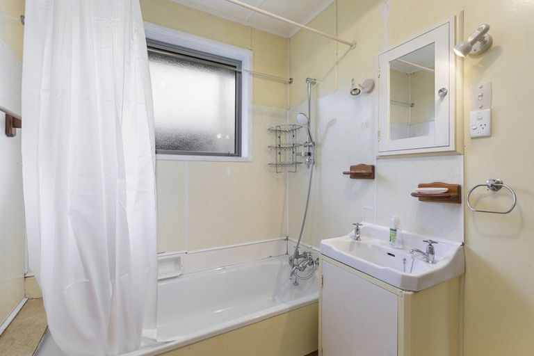 Photo of property in 34a Matthews Road, Wainuiomata, Lower Hutt, 5014