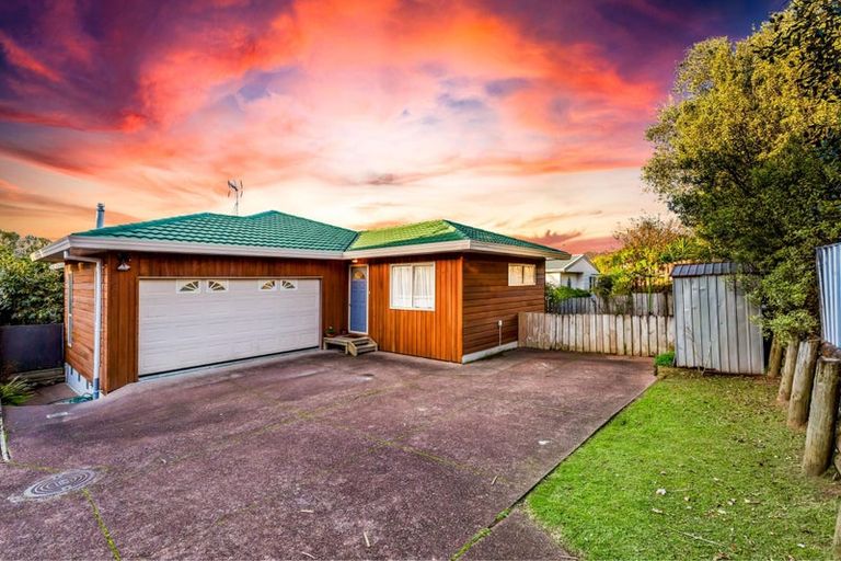 Photo of property in 16a Kokiri Street, Te Atatu South, Auckland, 0610