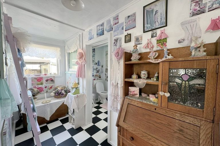 Photo of property in 11 Waverley Street, Waipawa, 4210