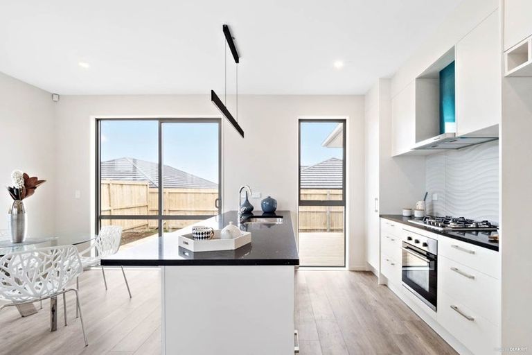 Photo of property in 16 Parton Road, Pukekohe, 2120