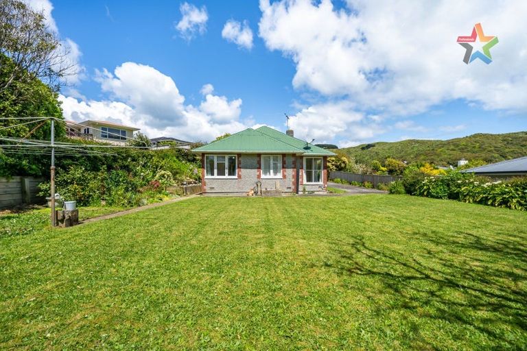 Photo of property in 12 Larsen Crescent, Tawa, Wellington, 5028