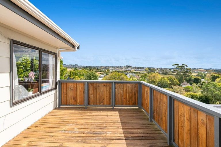 Photo of property in 22 Moffat Road, Red Beach, 0932