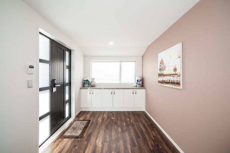 Photo of property in 3b De Val Drive, Titirangi, Auckland, 0604