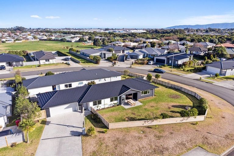 Photo of property in 10 Gallipoli Place, Paraparaumu, 5032
