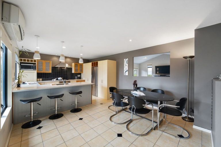 Photo of property in 27 Lansell Drive, East Tamaki Heights, Auckland, 2016