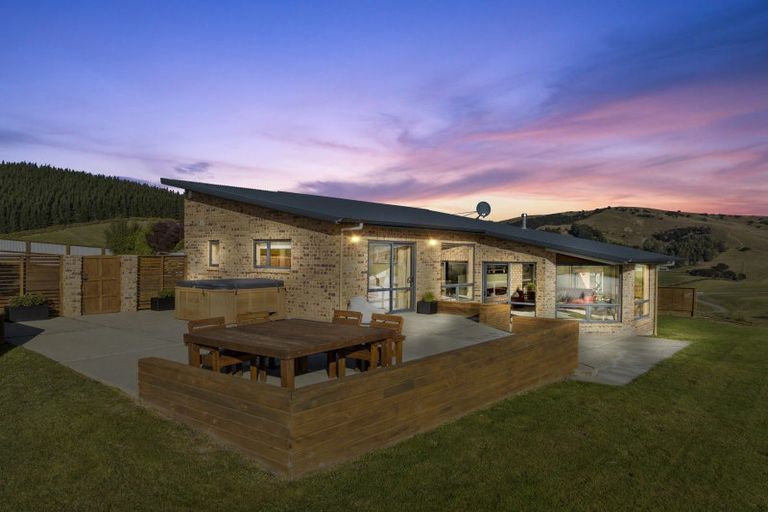 Photo of property in 14 Kingsgate Lane, Waihola, Milton, 9073