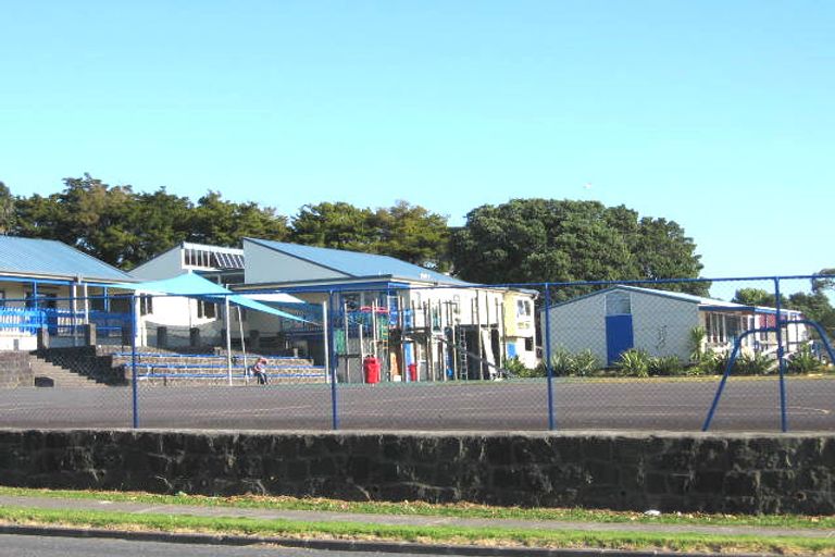 Photo of property in 75 Margan Avenue, New Lynn, Auckland, 0600