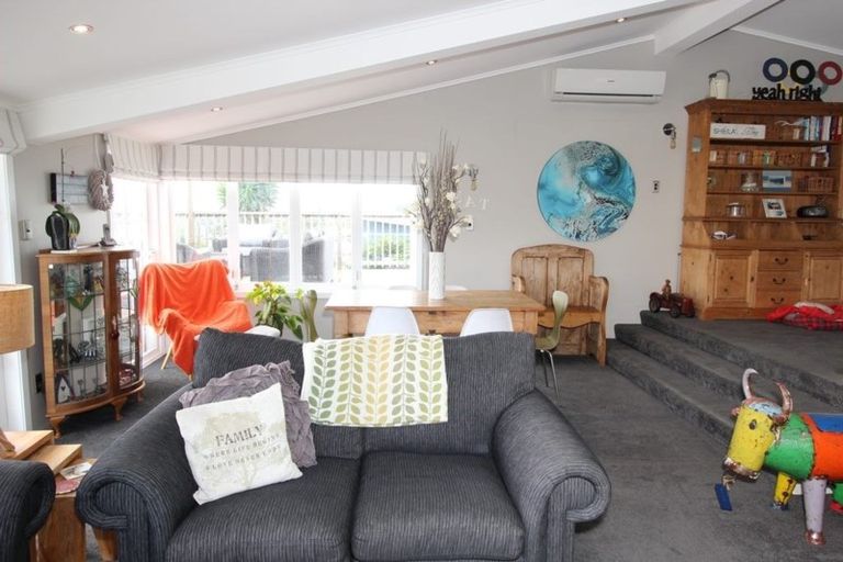 Photo of property in 11 River Road, Red Beach, 0932