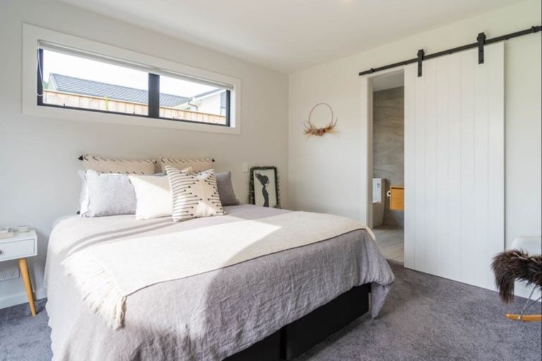 Photo of property in 6 Mahia Lane, Waikanae, 5036