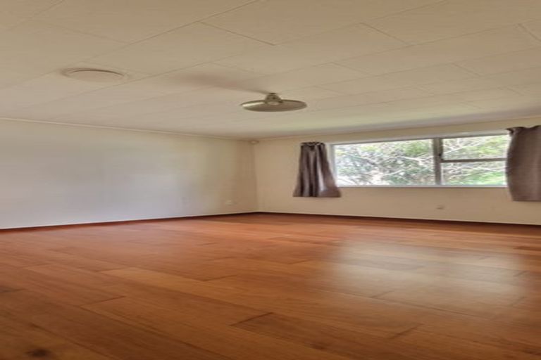 Photo of property in 31 Normanton Street, Glenfield, Auckland, 0629