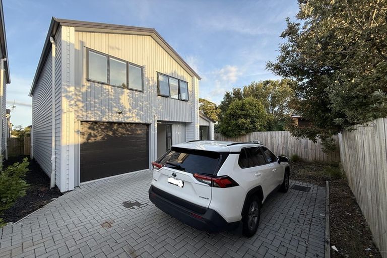 Photo of property in 51c West Harbour Drive, West Harbour, Auckland, 0618