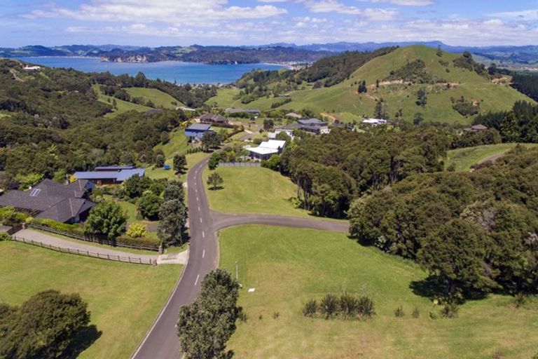 Photo of property in 75 Tarapatiki Drive, Whitianga, 3510