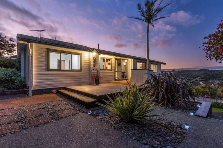 Photo of property in 8 Ngahere Views, Orewa, 0931