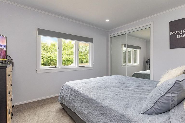 Photo of property in 16 Great North Road, Riverhead, 0820