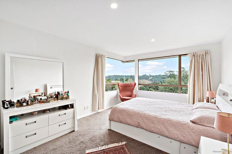 Photo of property in 17 Meteor Place, Schnapper Rock, Auckland, 0632