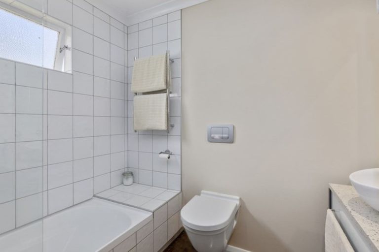 Photo of property in 5 Woodvale Grove, Fairfield, Lower Hutt, 5011