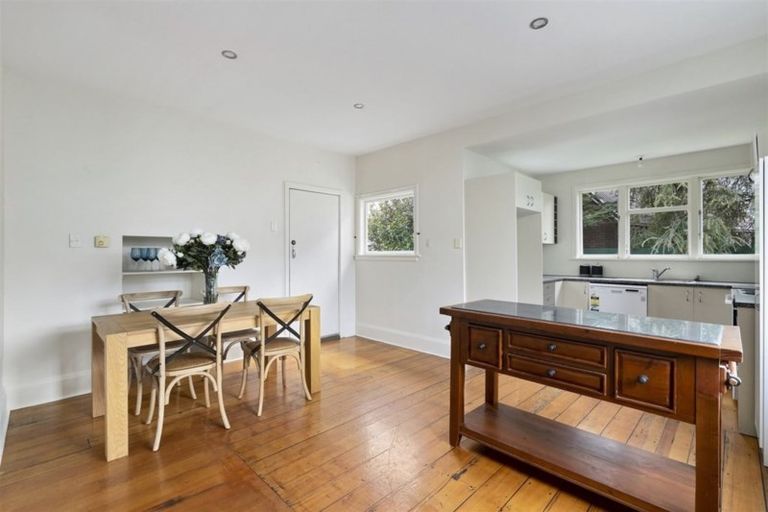 Photo of property in 130 Middlepark Road, Sockburn, Christchurch, 8042
